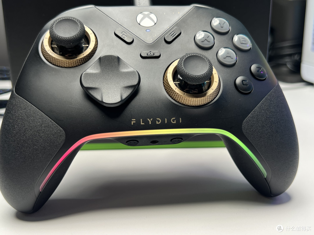 飞智的第一款Xbox授权手柄:黑武士5s,聊聊它和黑武士5Pro的区别