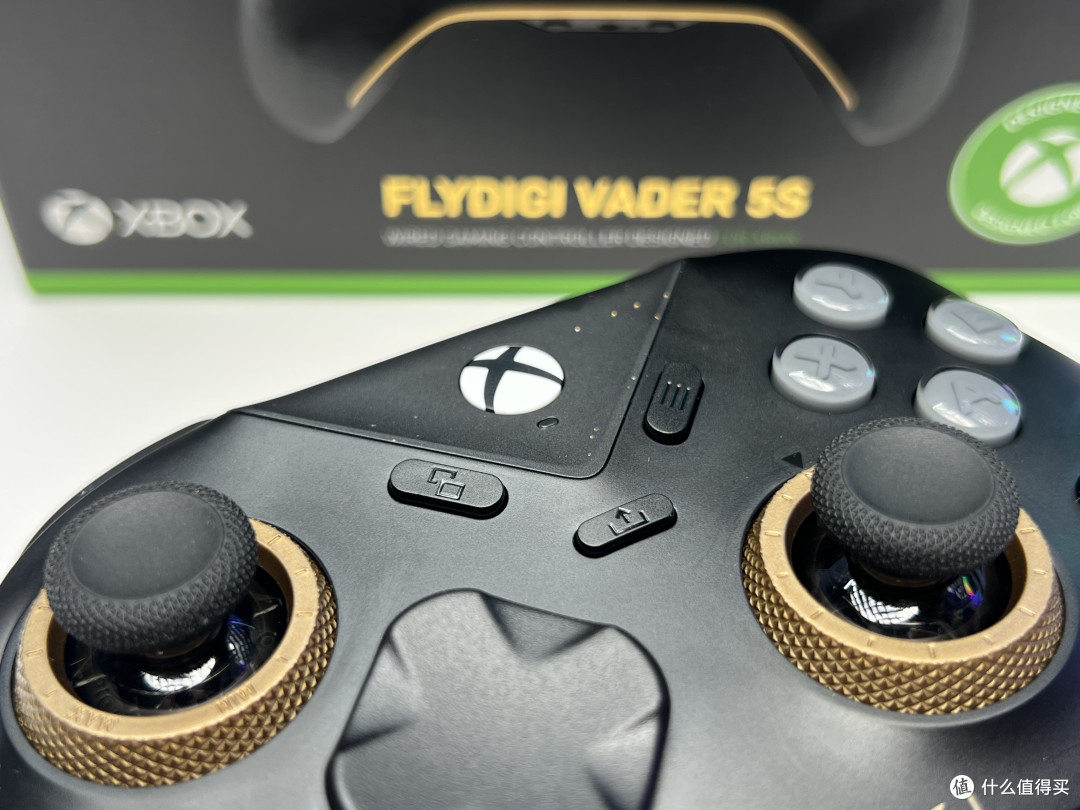飞智的第一款Xbox授权手柄:黑武士5s,聊聊它和黑武士5Pro的区别