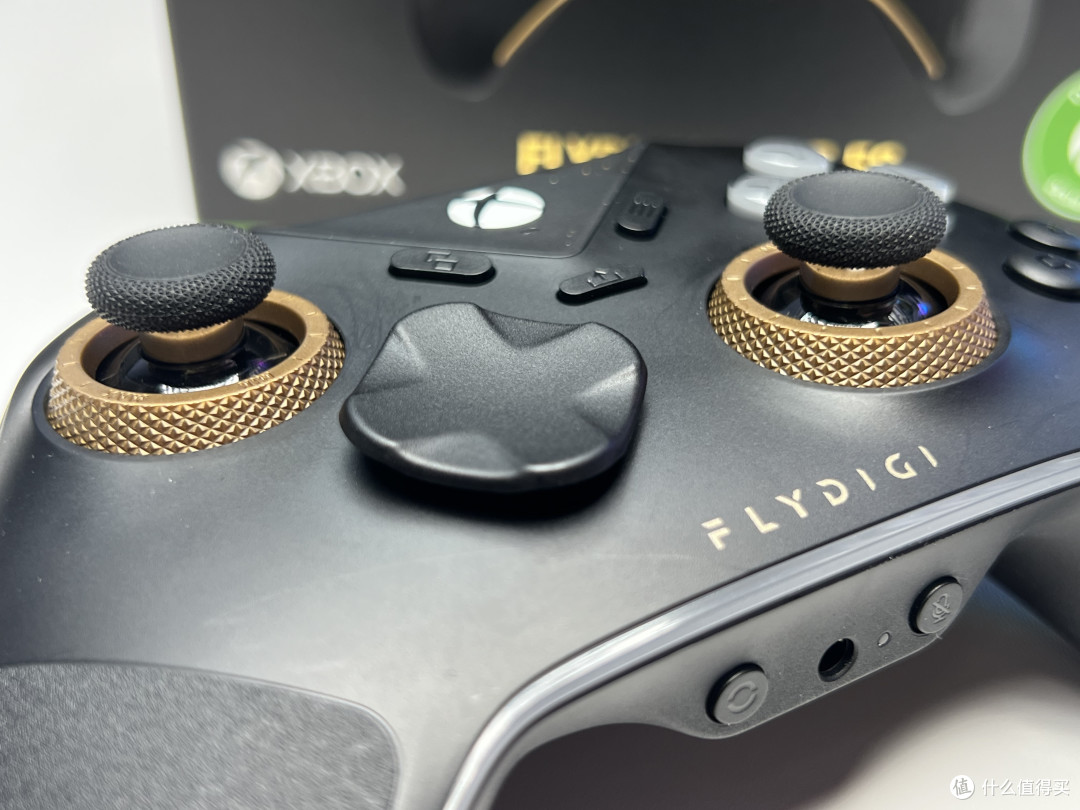 飞智的第一款Xbox授权手柄:黑武士5s,聊聊它和黑武士5Pro的区别