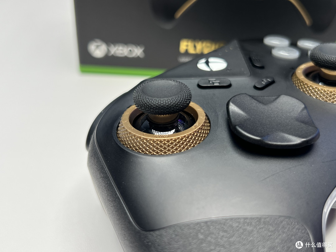 飞智的第一款Xbox授权手柄:黑武士5s,聊聊它和黑武士5Pro的区别