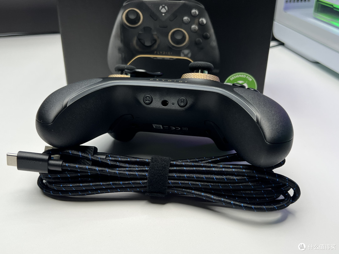 飞智的第一款Xbox授权手柄:黑武士5s,聊聊它和黑武士5Pro的区别