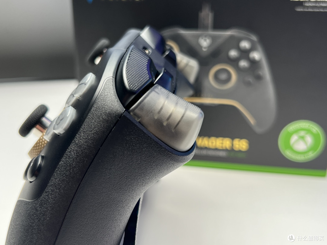 飞智的第一款Xbox授权手柄:黑武士5s,聊聊它和黑武士5Pro的区别