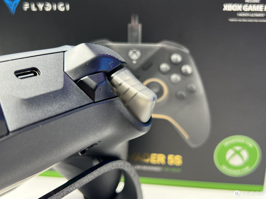 飞智的第一款Xbox授权手柄:黑武士5s,聊聊它和黑武士5Pro的区别