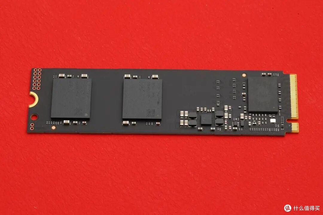 长江存储PC550固态硬盘测试,满载功耗不到6W,速度突破11800MB/s