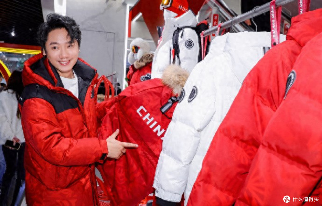 平价羽绒服VS贵价羽绒服,到底有啥区别?对比鸭鸭、波司登就懂了