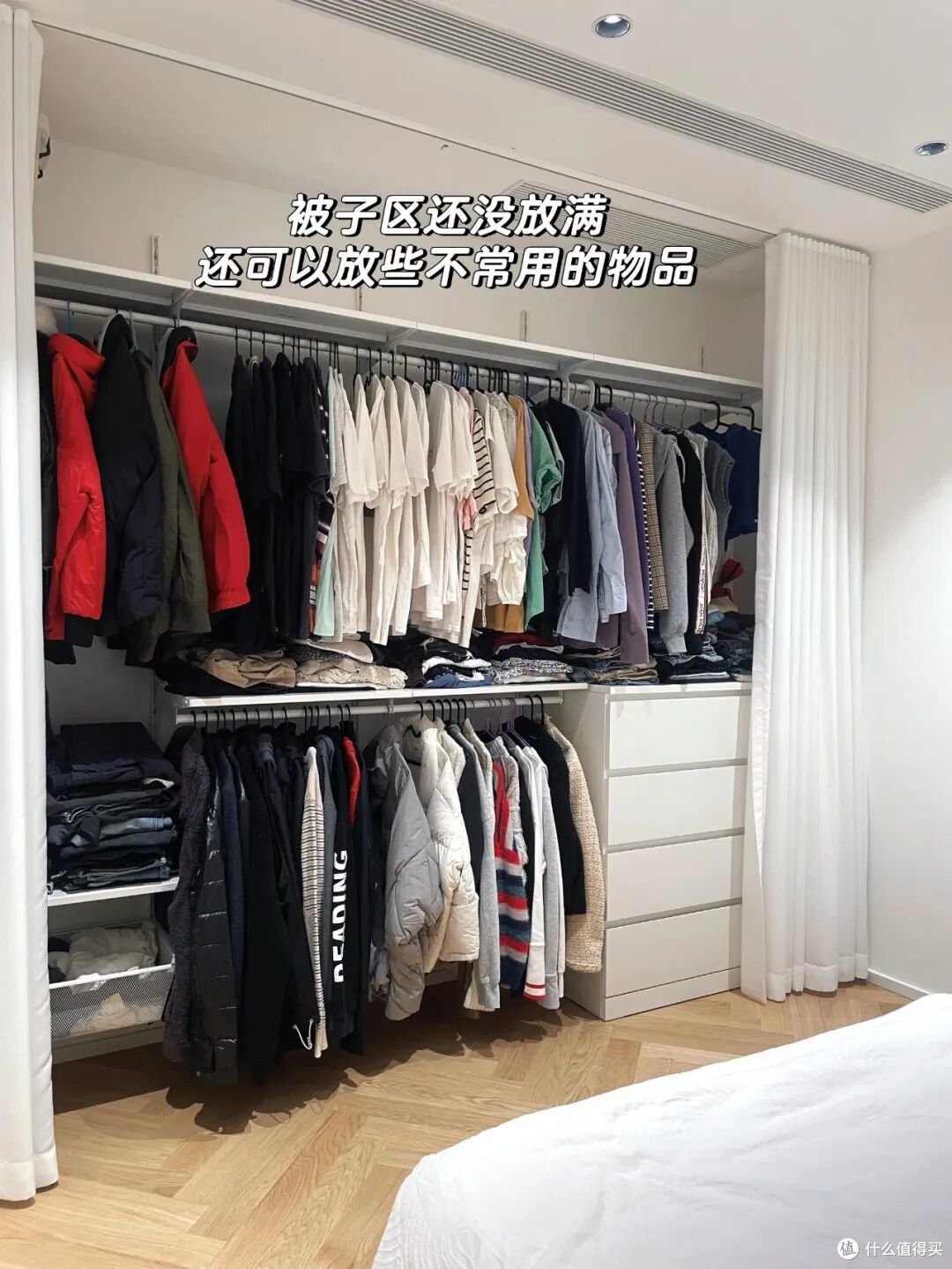 年轻人不做定制衣柜了?学网友的衣柜做法,只挂不叠,收纳力好强