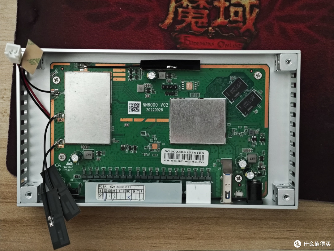 4个6mm铜柱配合m3×4螺丝将主板固定
