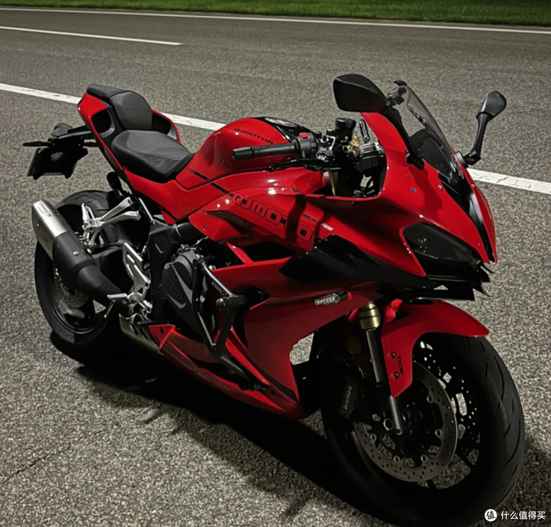 张雪820RR43800元起,钱江提前发难!赛800RS暴降7000元掀桌!