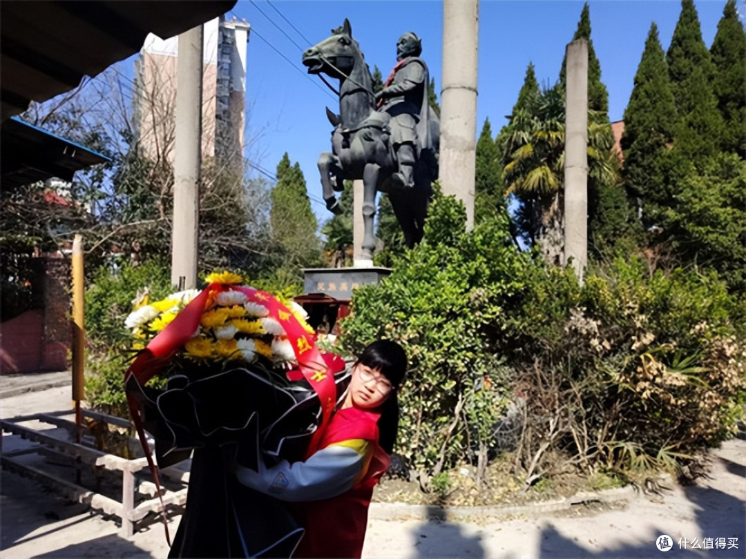 江苏南通：“缅怀英雄曹顶 传承爱国精神”清明祭奠