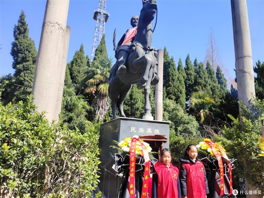 江苏南通：“缅怀英雄曹顶 传承爱国精神”清明祭奠