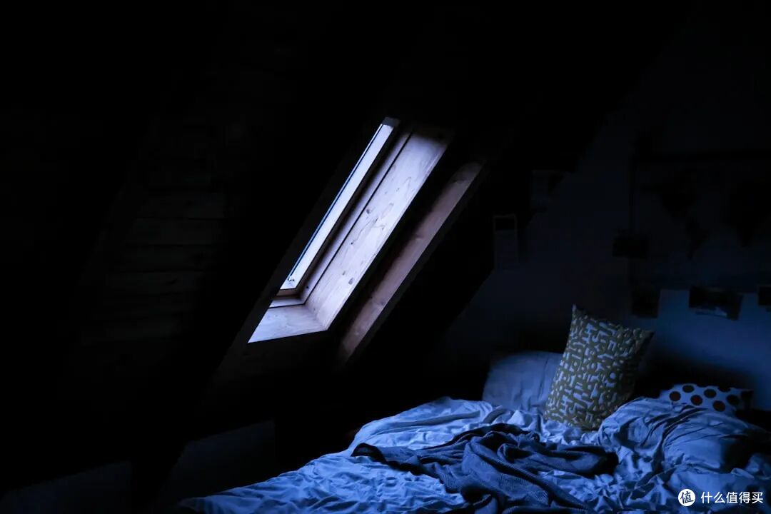 女子熬夜3个月突然对墙讲课:你的睡眠正在毁掉大脑