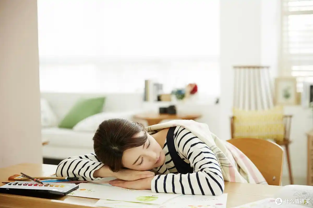 医生劝别午休：中午晒15分钟太阳，补钙助眠比睡觉管用 ！