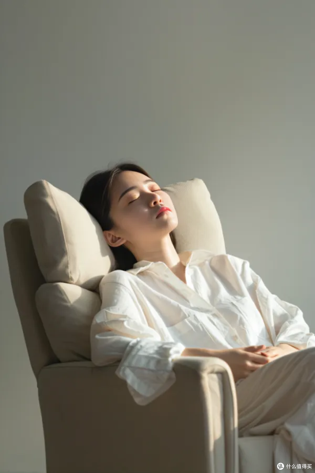 医生劝别午休：中午晒15分钟太阳，补钙助眠比睡觉管用 ！