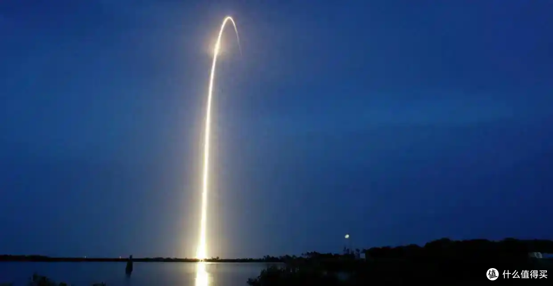 下降70公里!星链卫星大规模降轨,绝非只为提速,背后藏三重博弈