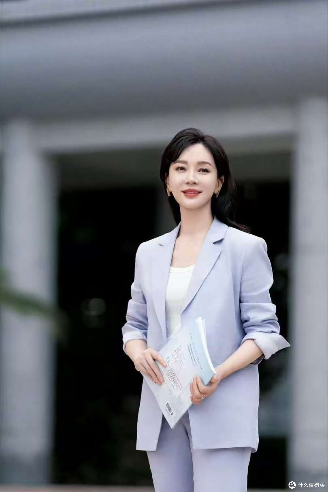 陈数带火了70后的新穿搭:白衬衫搭配阔腿裤,真的时髦洋气又显贵