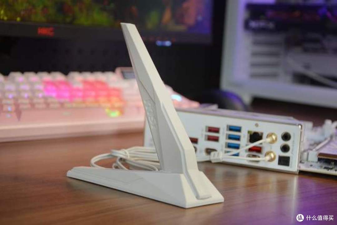 满配银白mATX巅峰:微星MPG B850M EDGE TI MAX WIFI刀锋钛主板