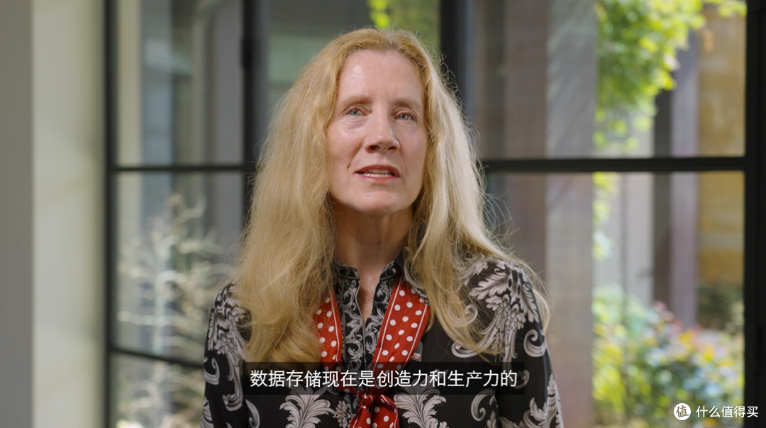 < 闪迪公司首席消费者官（CCO）Janet Allgaier >