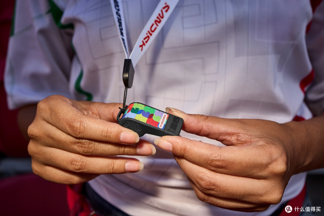 < 闪迪®USB-C®闪存盘FIFA World Cup 2026™全球版 >