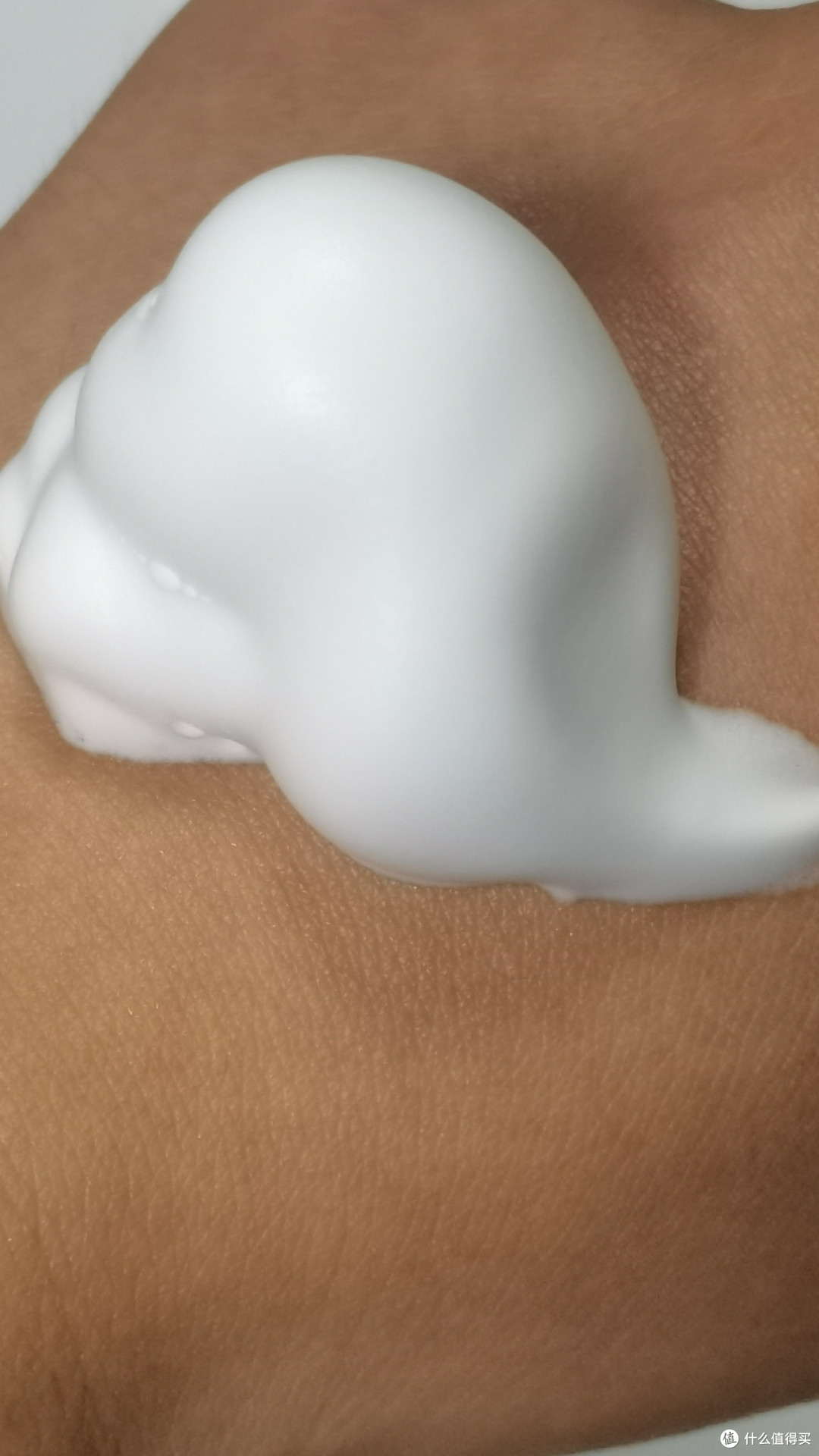 温和净澈，水润不紧绷，古方玉石敷脸，就在这罐佰草集保湿洁面泡