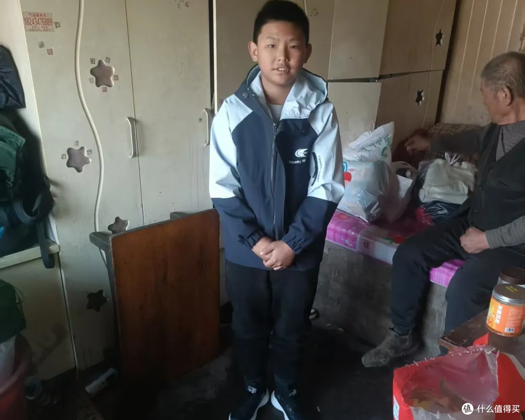吉林省刀锋车队志愿服务总队-辽源分队慰问困难家庭 关爱温暖人心