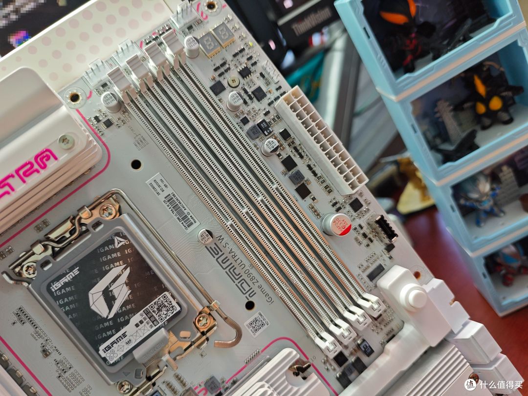英特尔 酷睿 Ultra 7 270K Plus+Z890 ULTRA-S:次旗舰平替285K?