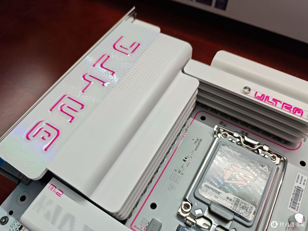 英特尔 酷睿 Ultra 7 270K Plus+Z890 ULTRA-S:次旗舰平替285K?
