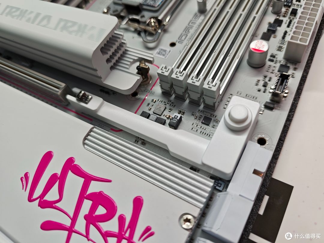 英特尔 酷睿 Ultra 7 270K Plus+Z890 ULTRA-S:次旗舰平替285K?