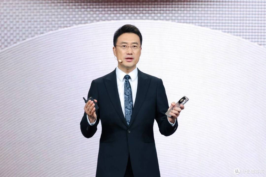 华为Mate 80 Pro Max 风驰版亮相,重构旗舰性能新标杆