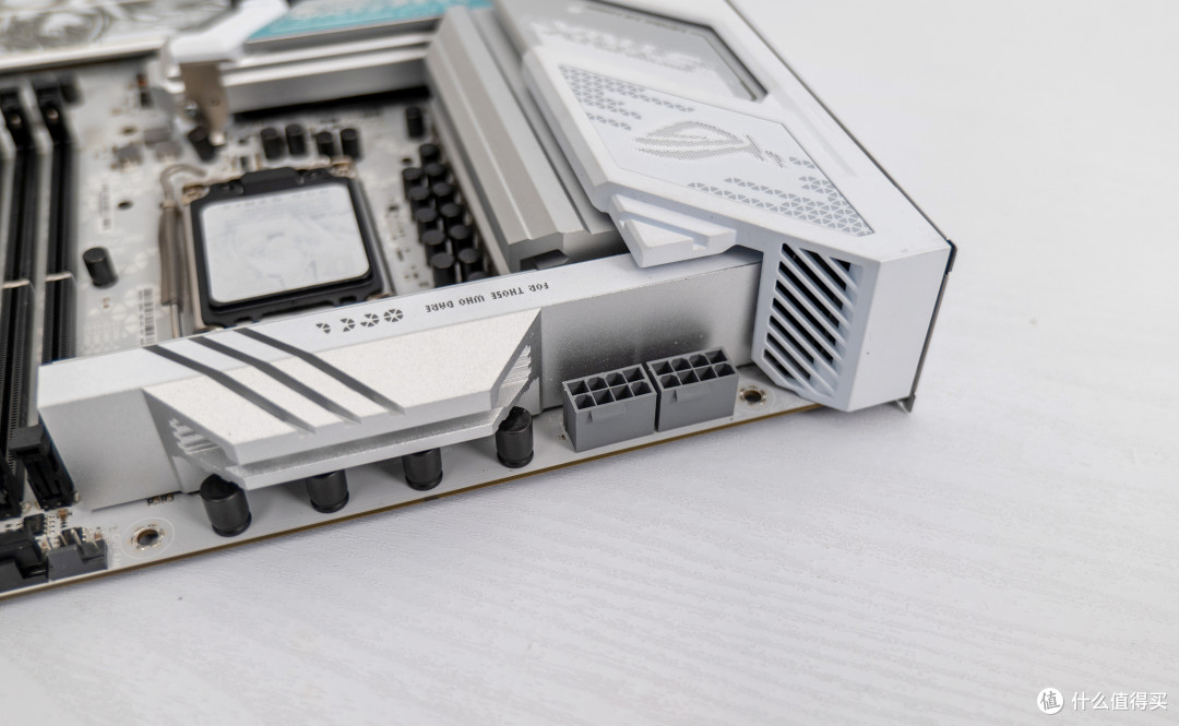 纵享丝滑体验,英特尔 酷睿 Ultra 5 250K Plus+ROG B860-A吹雪