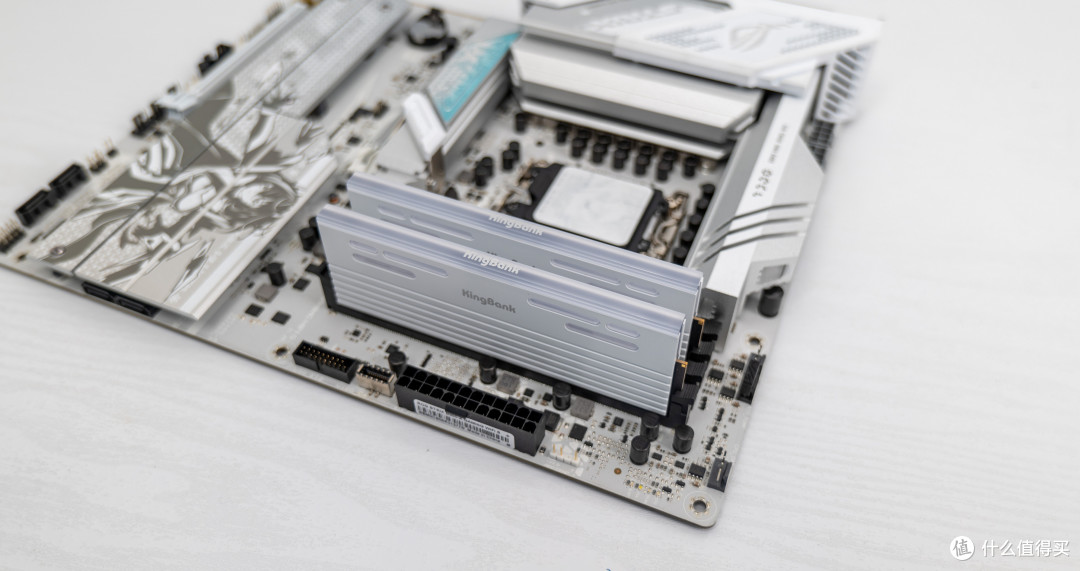 纵享丝滑体验,英特尔 酷睿 Ultra 5 250K Plus+ROG B860-A吹雪
