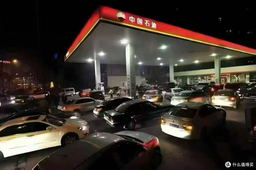 油价重回9字头时代？油车车主天塌了！想省钱还得看比亚迪插混