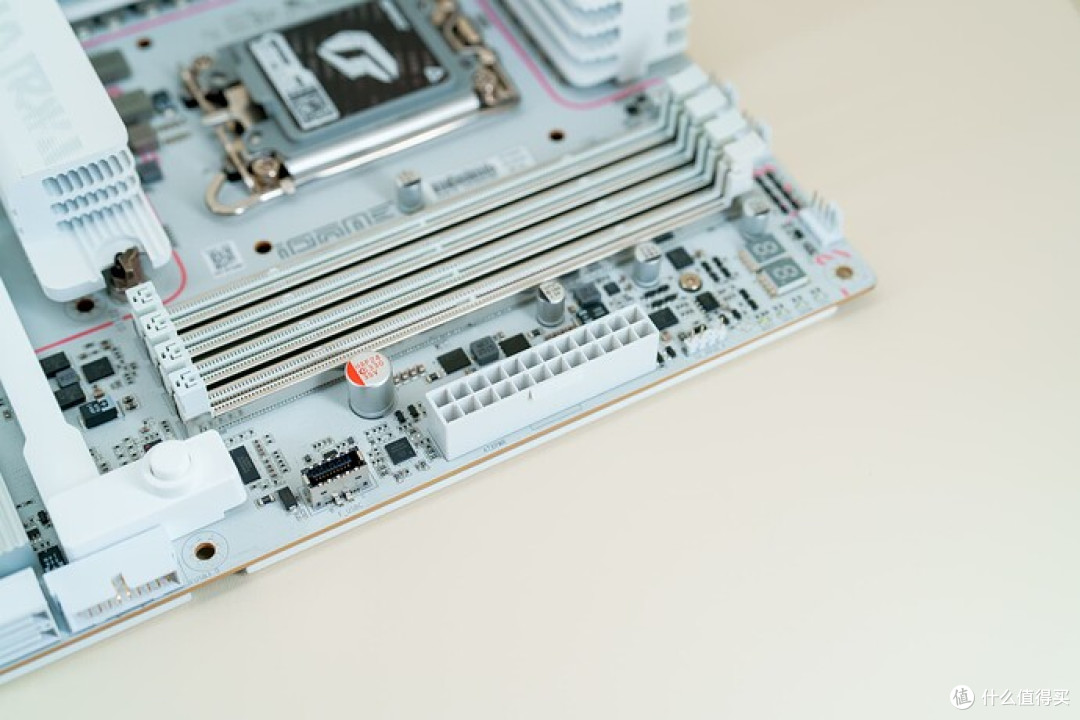 纯白美学:七彩虹 iGame Z890 ULTRA-S W V20 主板评测