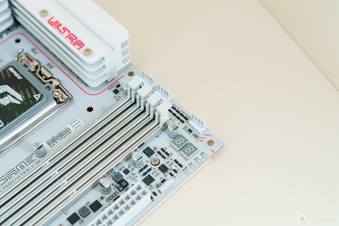 纯白美学:七彩虹 iGame Z890 ULTRA-S W V20 主板评测