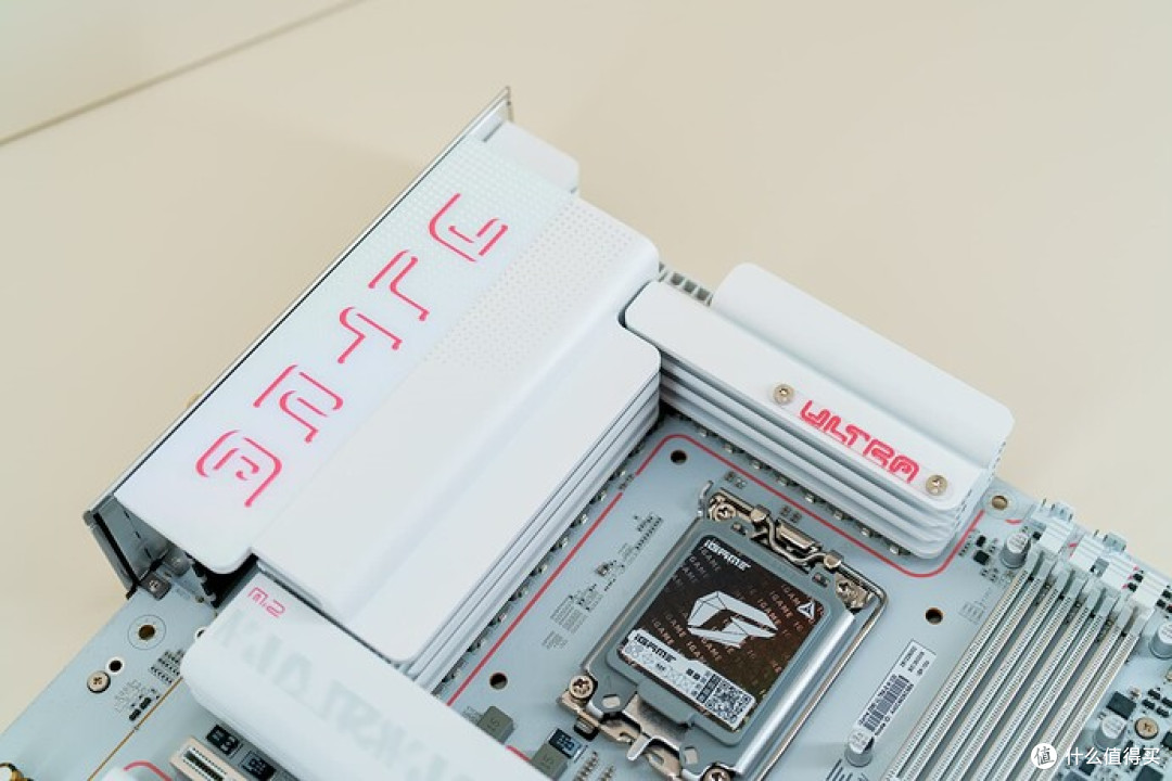 纯白美学:七彩虹 iGame Z890 ULTRA-S W V20 主板评测