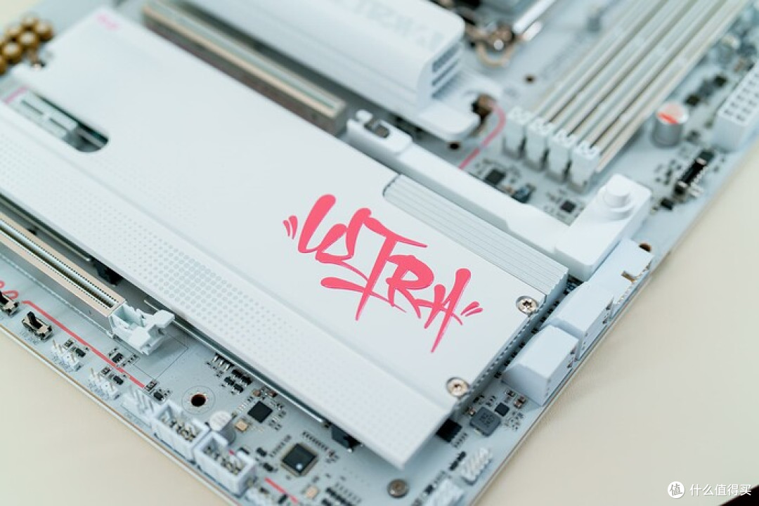纯白美学:七彩虹 iGame Z890 ULTRA-S W V20 主板评测