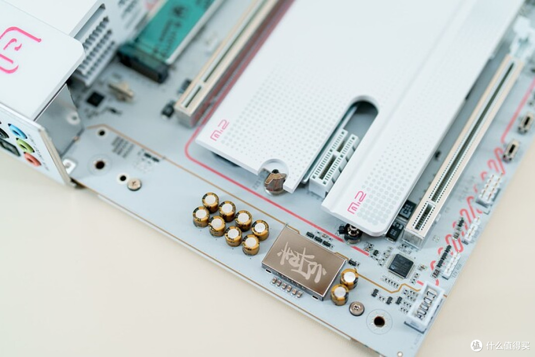 纯白美学:七彩虹 iGame Z890 ULTRA-S W V20 主板评测