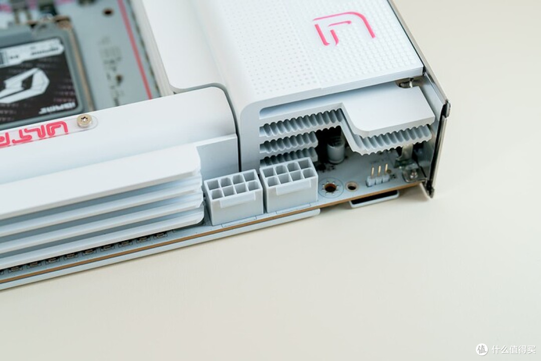 纯白美学:七彩虹 iGame Z890 ULTRA-S W V20 主板评测