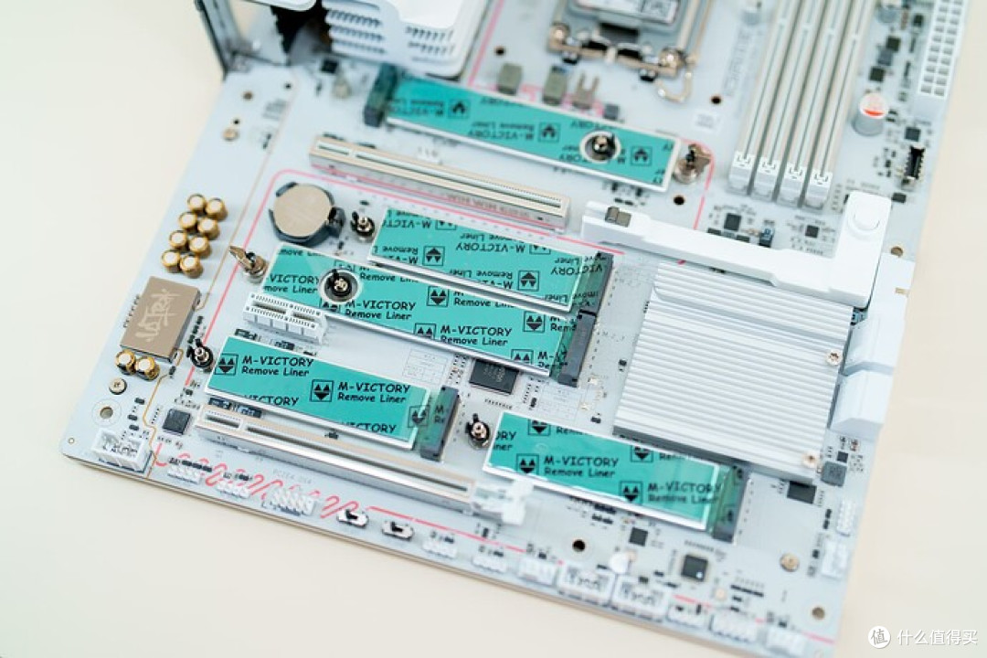 纯白美学:七彩虹 iGame Z890 ULTRA-S W V20 主板评测