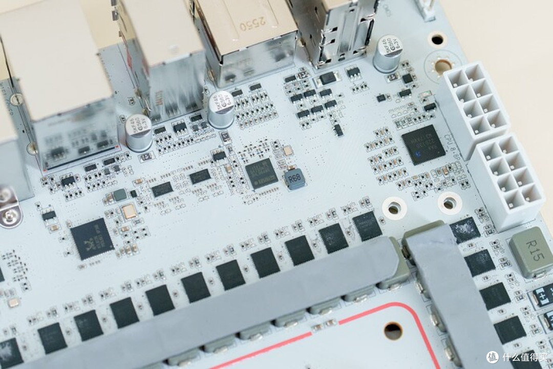 纯白美学:七彩虹 iGame Z890 ULTRA-S W V20 主板评测