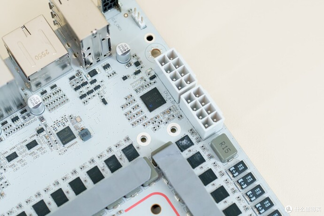 纯白美学:七彩虹 iGame Z890 ULTRA-S W V20 主板评测