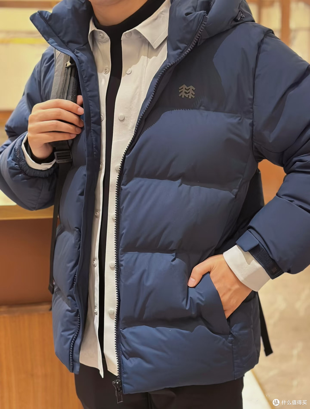 安踏轻松拿捏“体制内穿搭”:可隆搭配西裤,凭什么俘获中年男人
