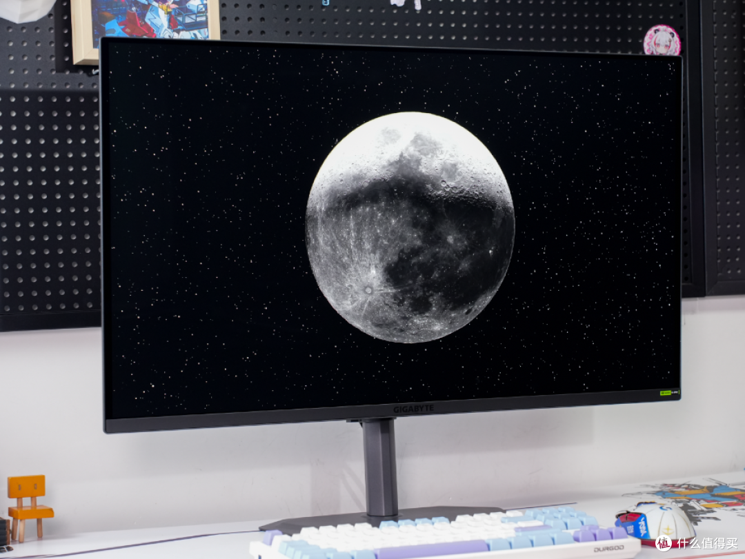 技嘉MO32U24 QD-OLED显示器评测:4K电竞与专业创作的全能旗舰
