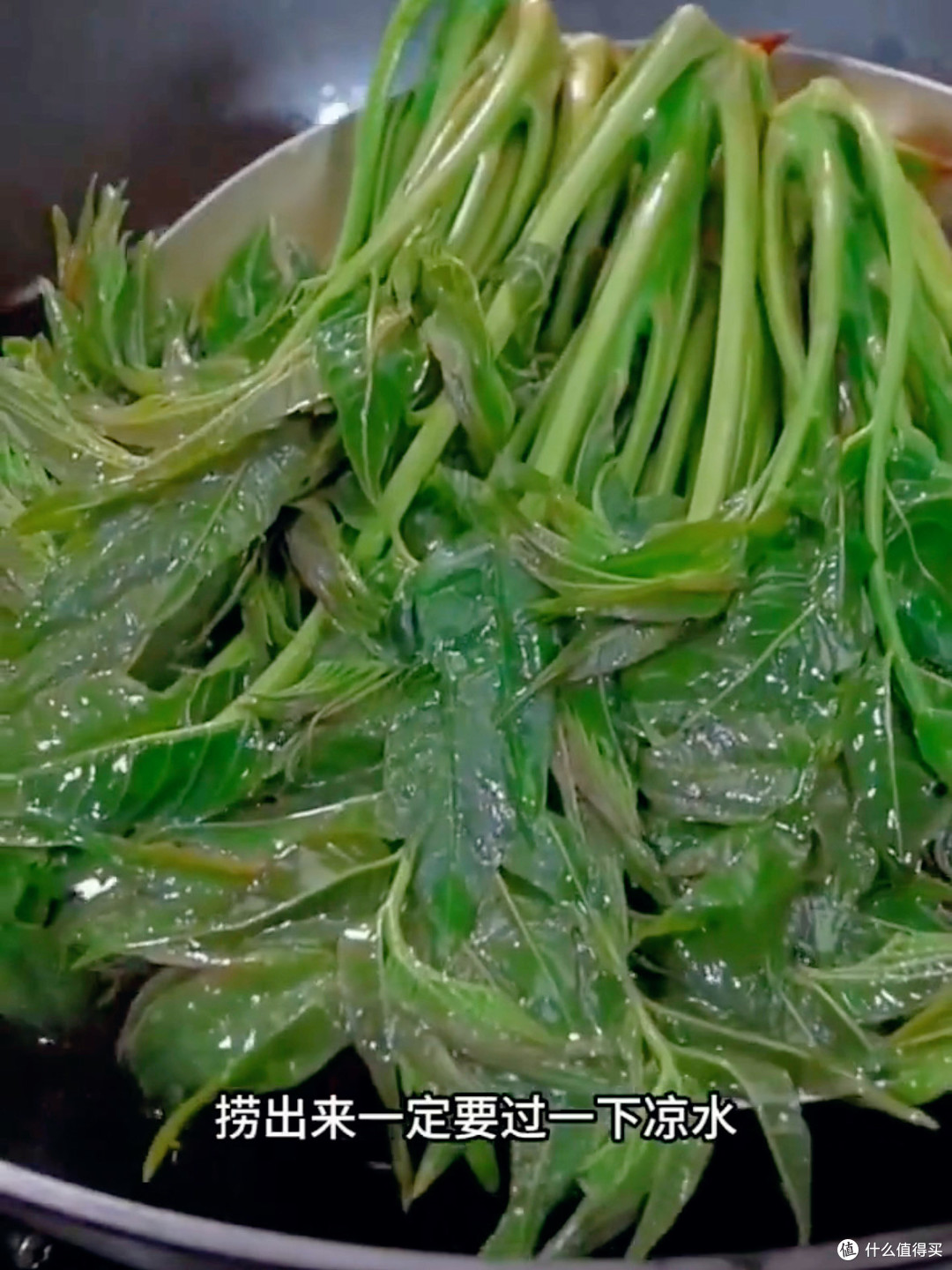 香椿炒鸡蛋,一口咬下整个春天的鲜!