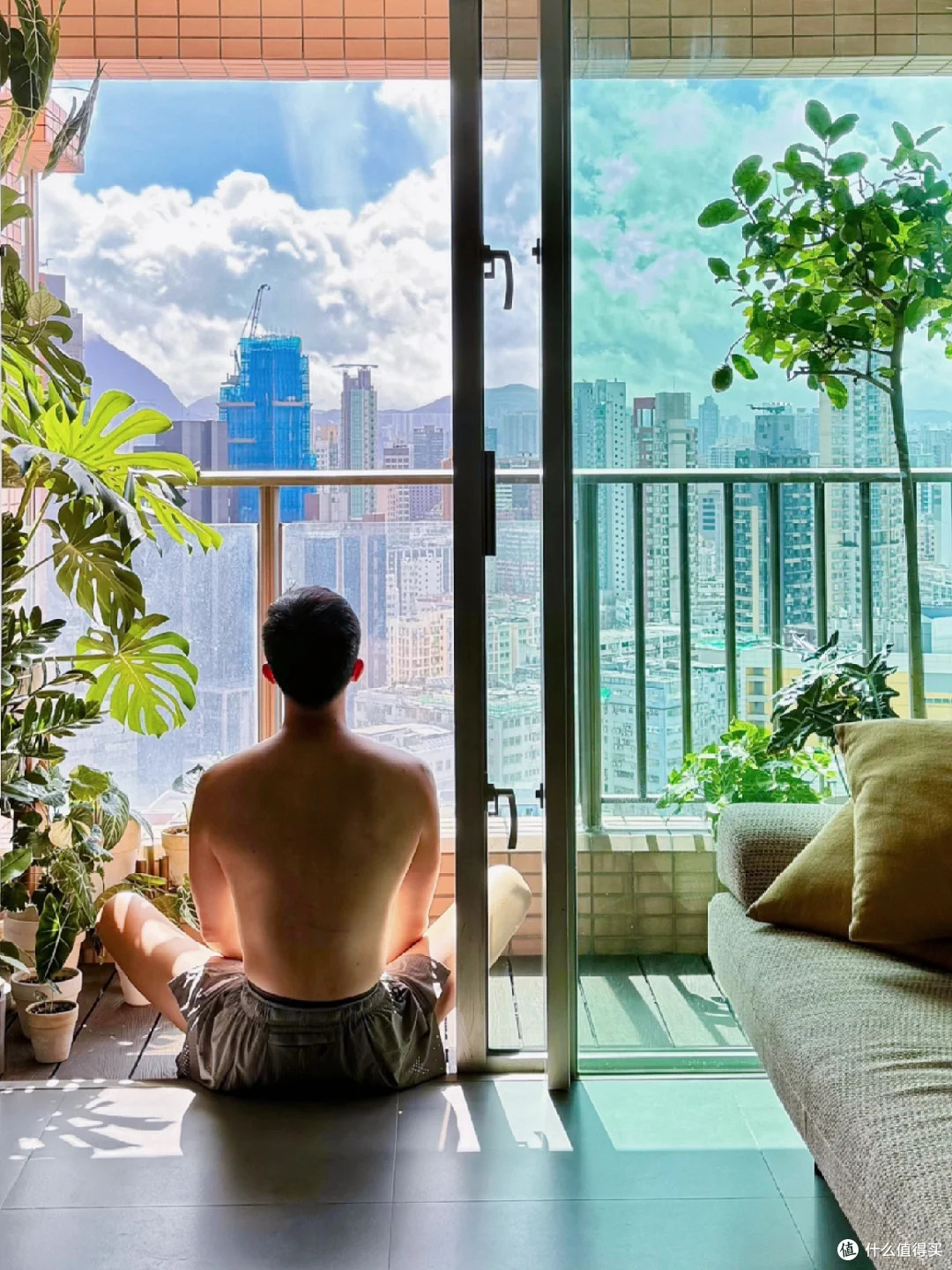 香港40岁小哥住45㎡小宅,空间一点都不敢浪费,却说:已经很大了