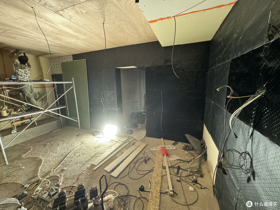一个执念到一间小黑屋,9.4.6家庭影院落地