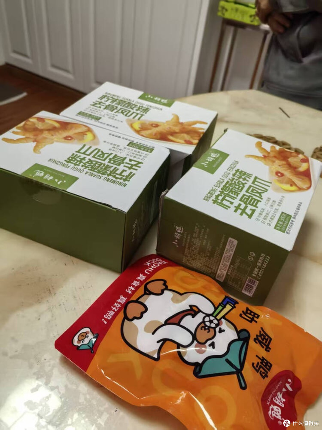 小胡鸭柠檬酸辣凤爪，春日味蕾焕新？