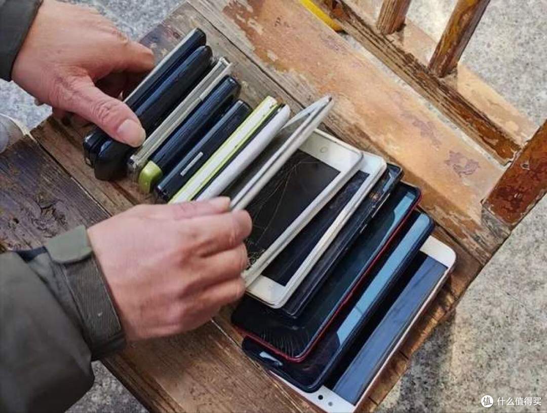 一天一个价疯涨:旧手机回收暴涨3倍,抽屉废机变电子黄金