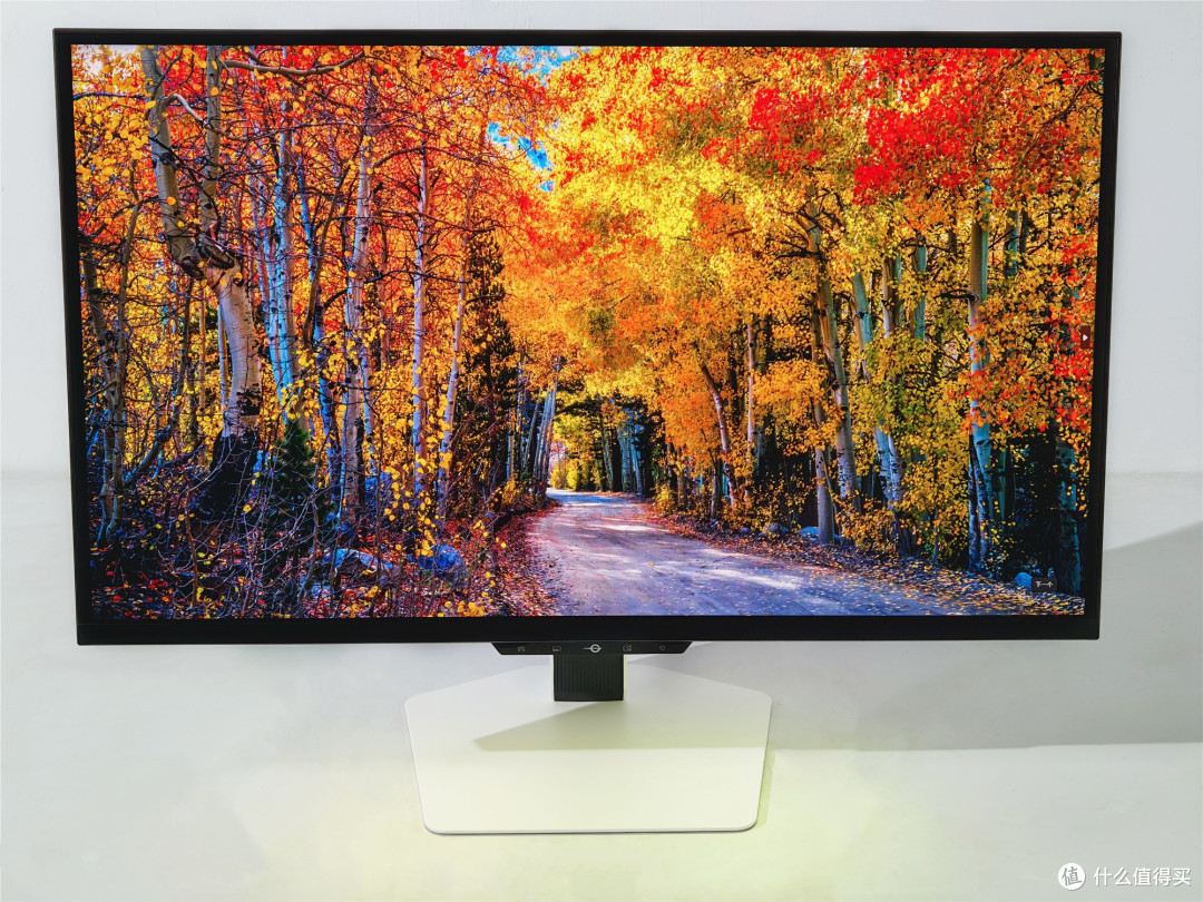 泰坦军团 X276S+实测,白色外观还自带灯效的高颜值27英寸显示器