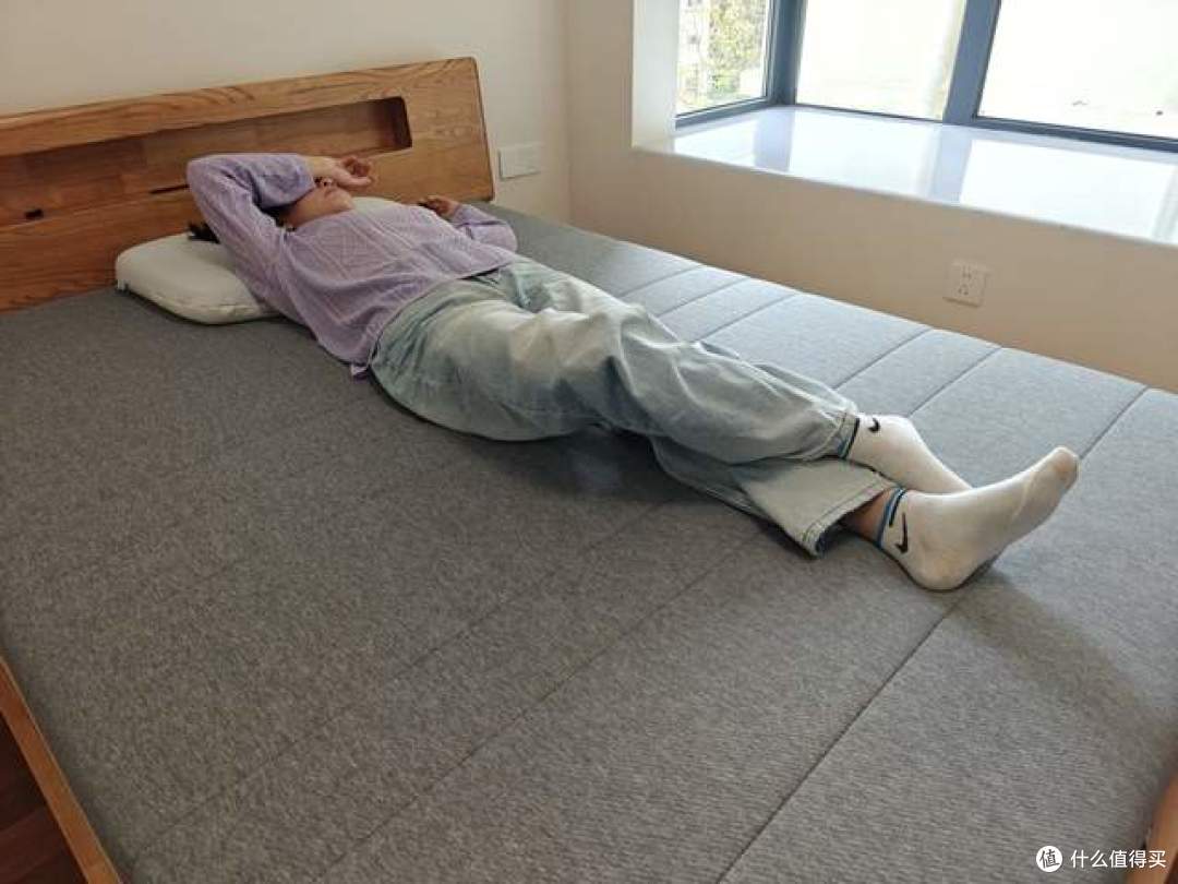 新房新体验:8H小金乌金石床垫,用矿物能量重塑黄金睡眠