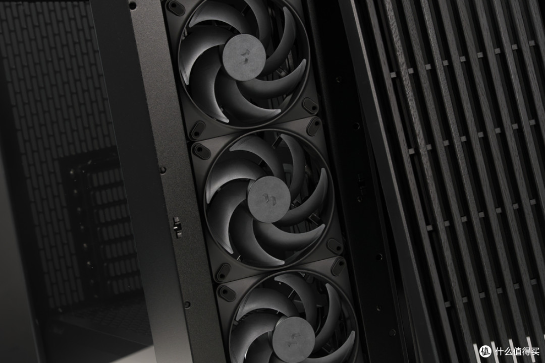 分形工艺North XL_铭瑄终结者 Z890-A WiFi_索泰 RTX 5070Ti 天启